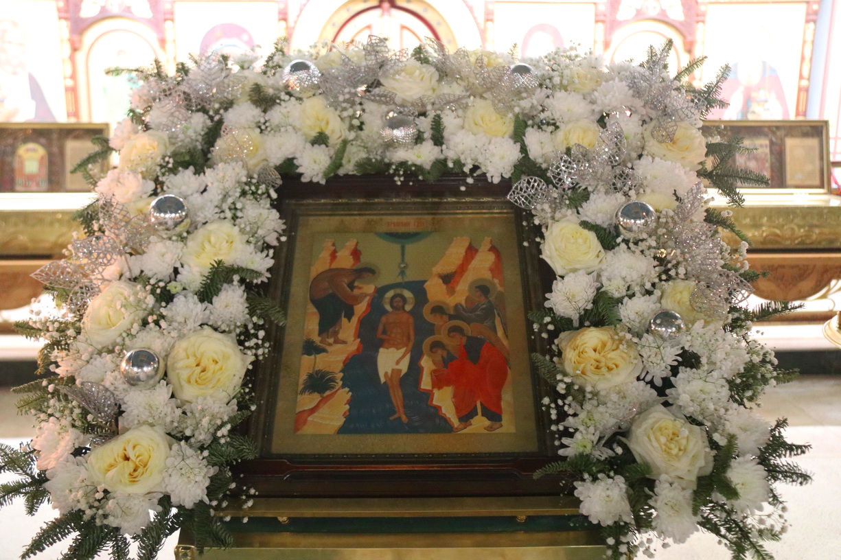 В праздник Богоявления епископ Находкинский и Преображенский Николай совершил Божественную литургию и чин Великого освящения воды в Казанском Кафедральном соборе г. Находки.