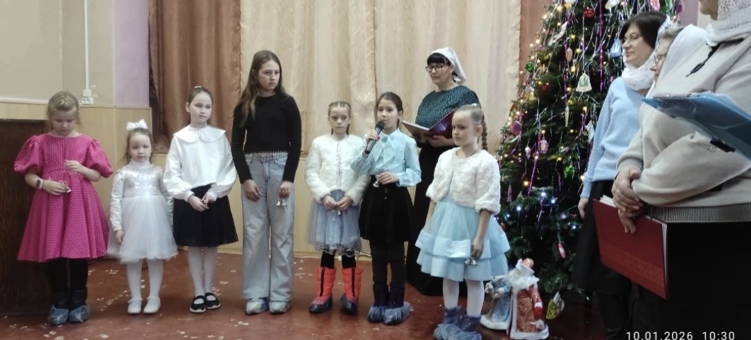 На Святках дети Воскресной школы поздравили военнослужащих в Военном госпитале г. Фокино. 