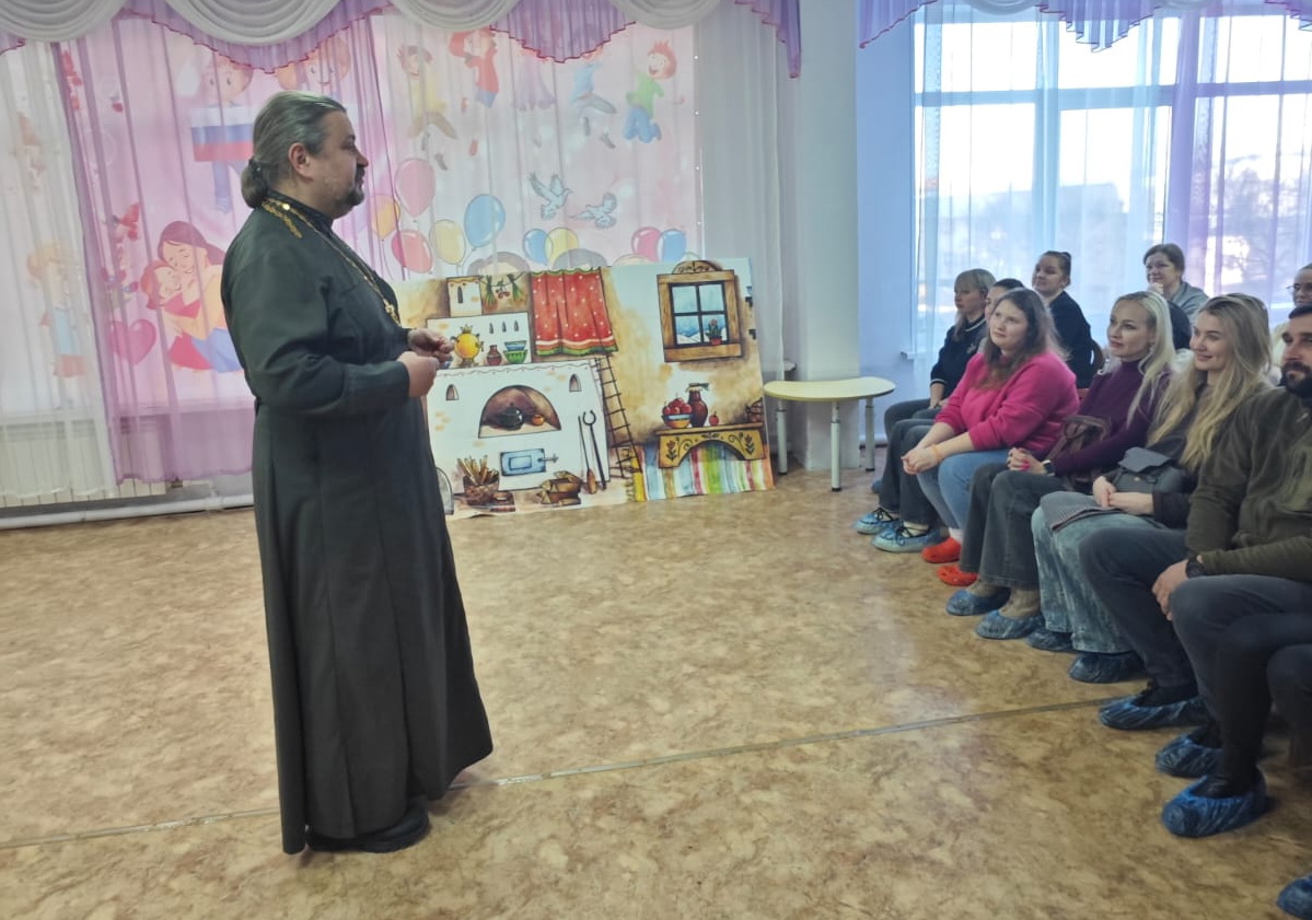 Руководитель отдела провел беседу с родителями дошкольников.