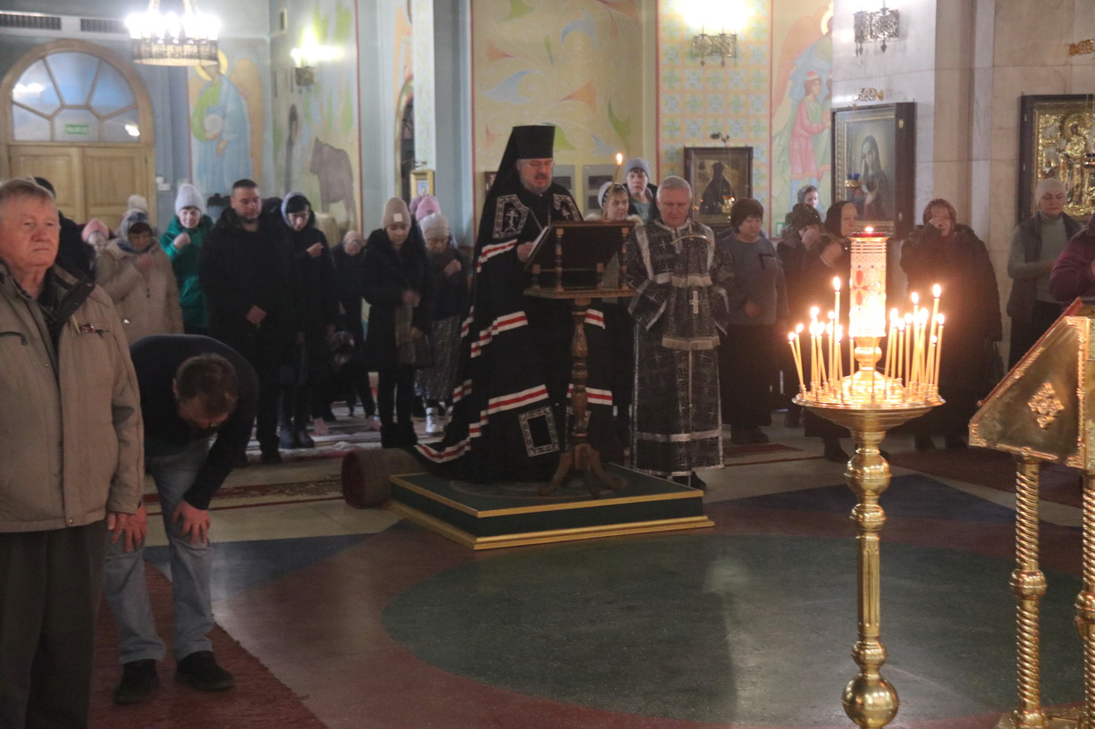 Епископ Николай совершил повечерие с чтением Великого канона преподобного Андрея Критского в Казанском Кафедральном соборе.