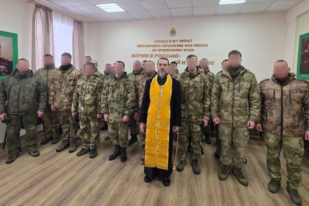 Иерей Алексий Синенко благословил пограничников перед отправкой в Белгородскую область