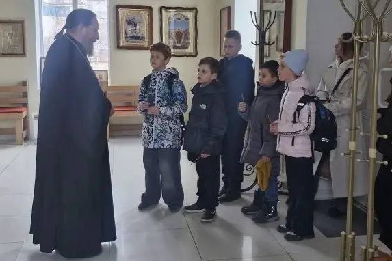 Юнармейцы Владивостока познакомились с историей и устройством православного храма