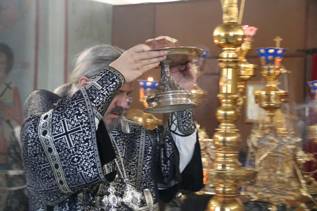 Епископ Находкинский и Преображенский Николай возглавил Литургию Преждеосвященных Даров в Казанском соборе г. Находки.