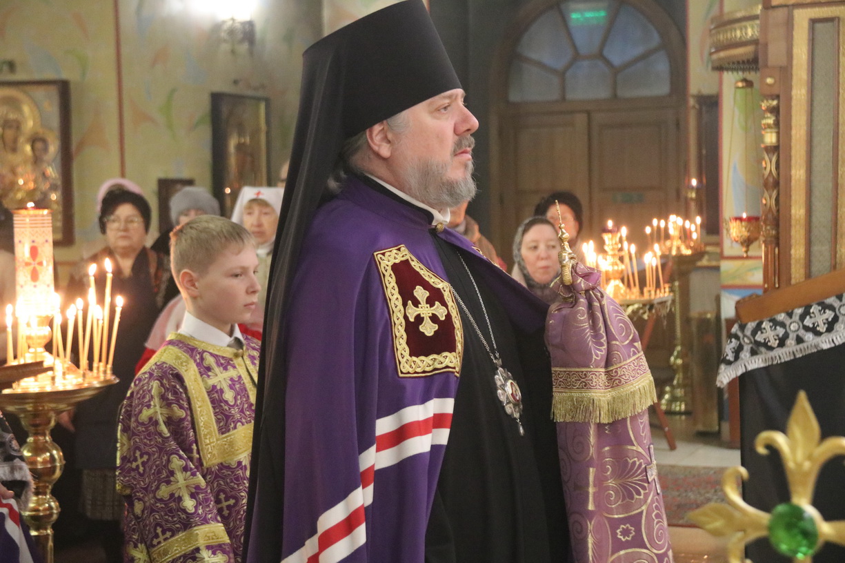 В день памяти 40-ка мучеников Севастийских, епископ Находкинский и Преображенский Николай возглавил Божественную литургию в Казанском Кафедральном соборе г. Находки.