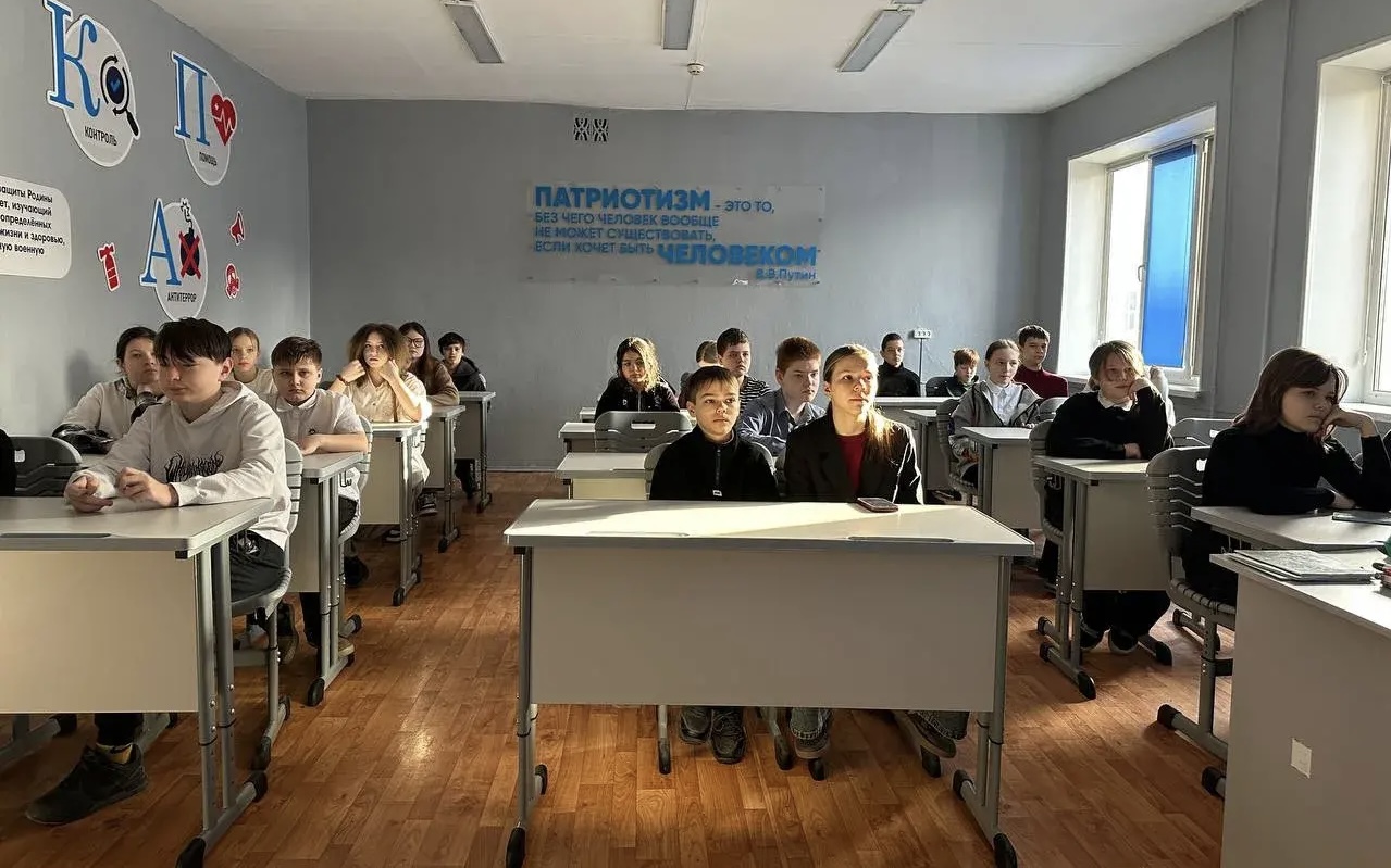 В школах начались просветительские мероприятия в рамках проекта «Помним историю, сохраняем традиции» при поддержке Гранта Губернатора Приморья.