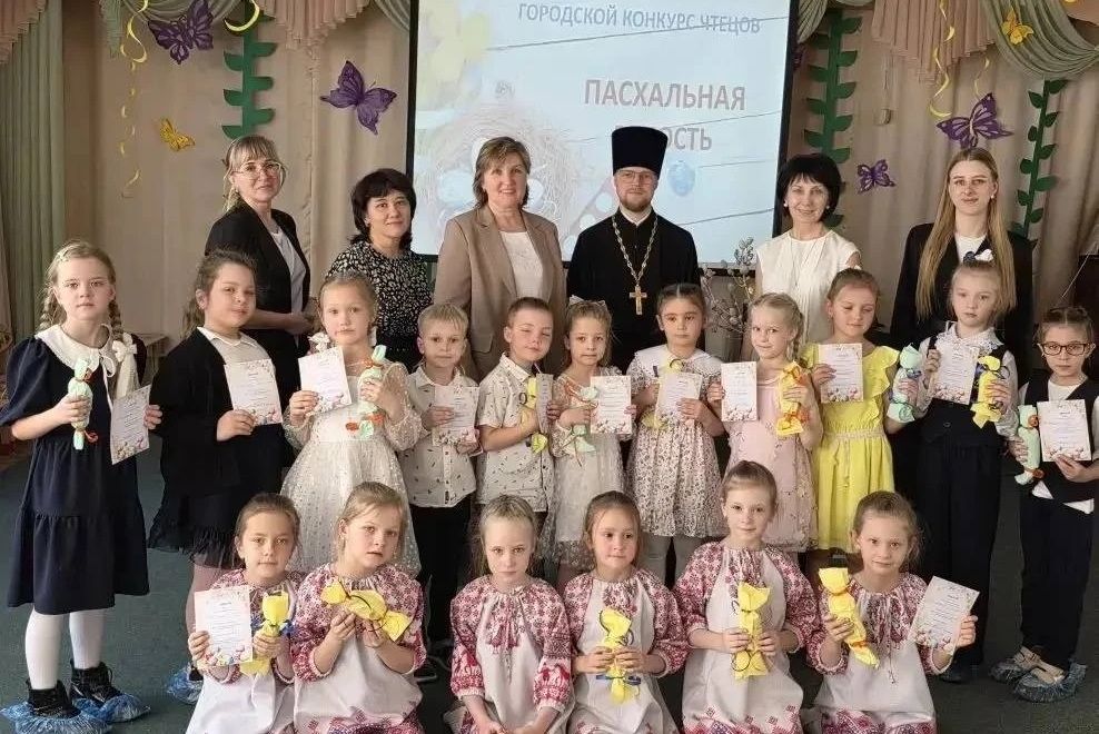 «Пасхальная радость»: иерей Виктор Архипов благословил участников конкурса в детском саду №39