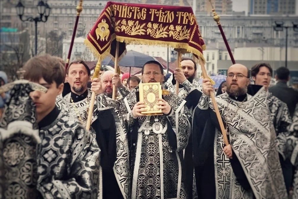 В Спасо-Преображенском кафедральном соборе совершена утреня с чином погребения плащаницы