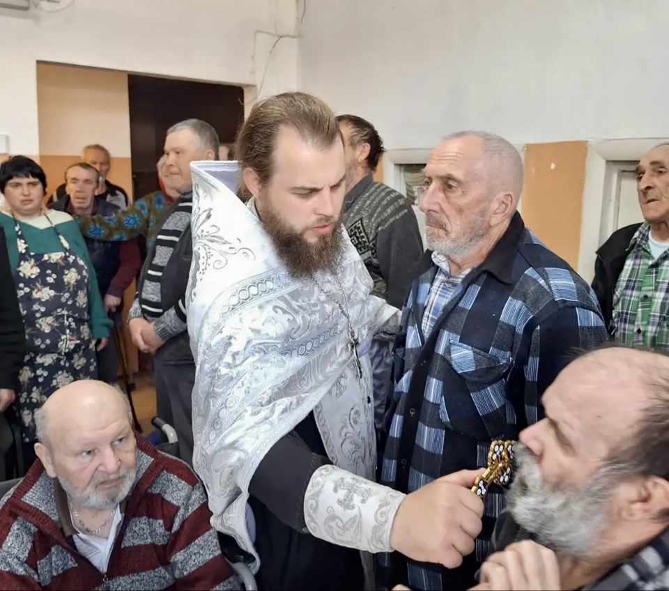 Пасхальный молебен в Приюте для бездомных.