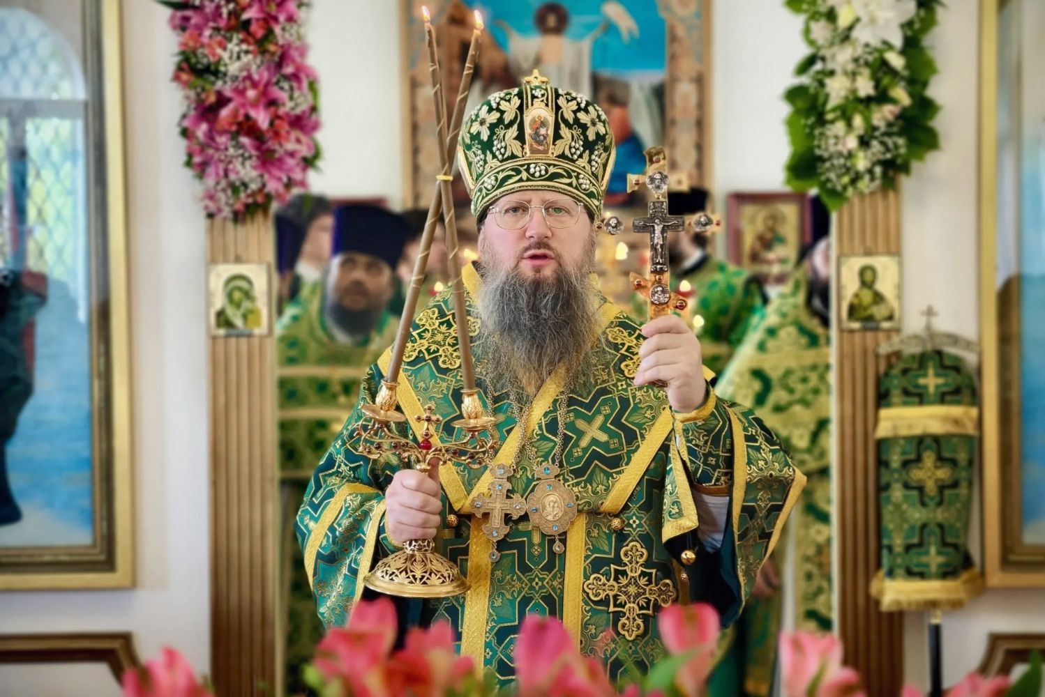 Литургию престольного праздника в храме прп. Тихона Калужского совершил глава митрополии