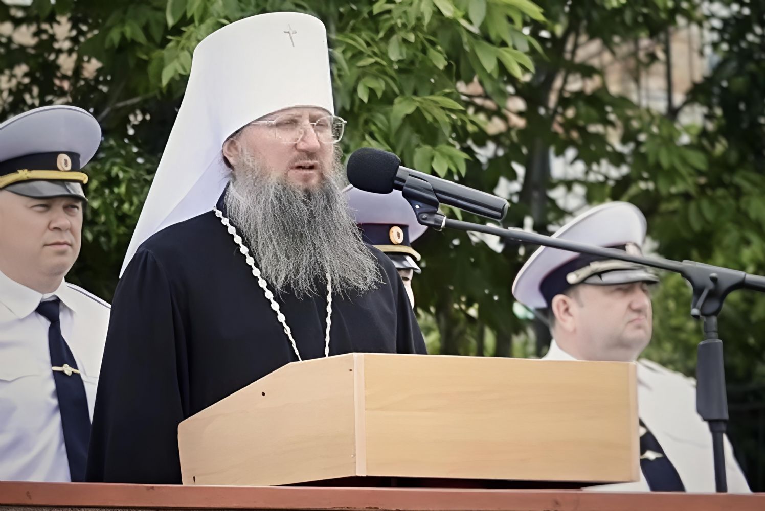Митрополит Павел поздравил выпускников Дальневосточного юридического института МВД России имени И.Ф. Шилова с вручением лейтенантских погон