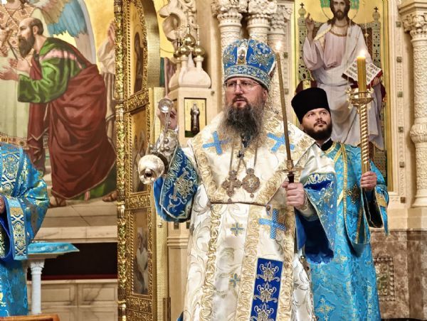 Правящий архиерей совершил всенощное бдение праздника Успения Пресвятой Богородицы в главном храме Приморья